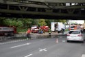 LKW blieb unter Bruecke haengen Koeln Ehrenfeld Innere Kanalstr Hornstr P405